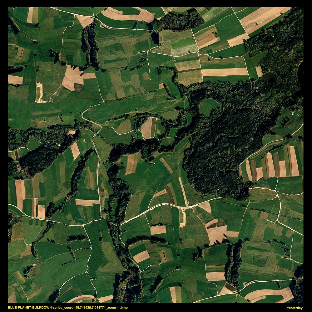 BLUE-PLANET-BULKDOWN-series_coord=46.743625,7.014771_zoom=1.jpg / 100x100cm.